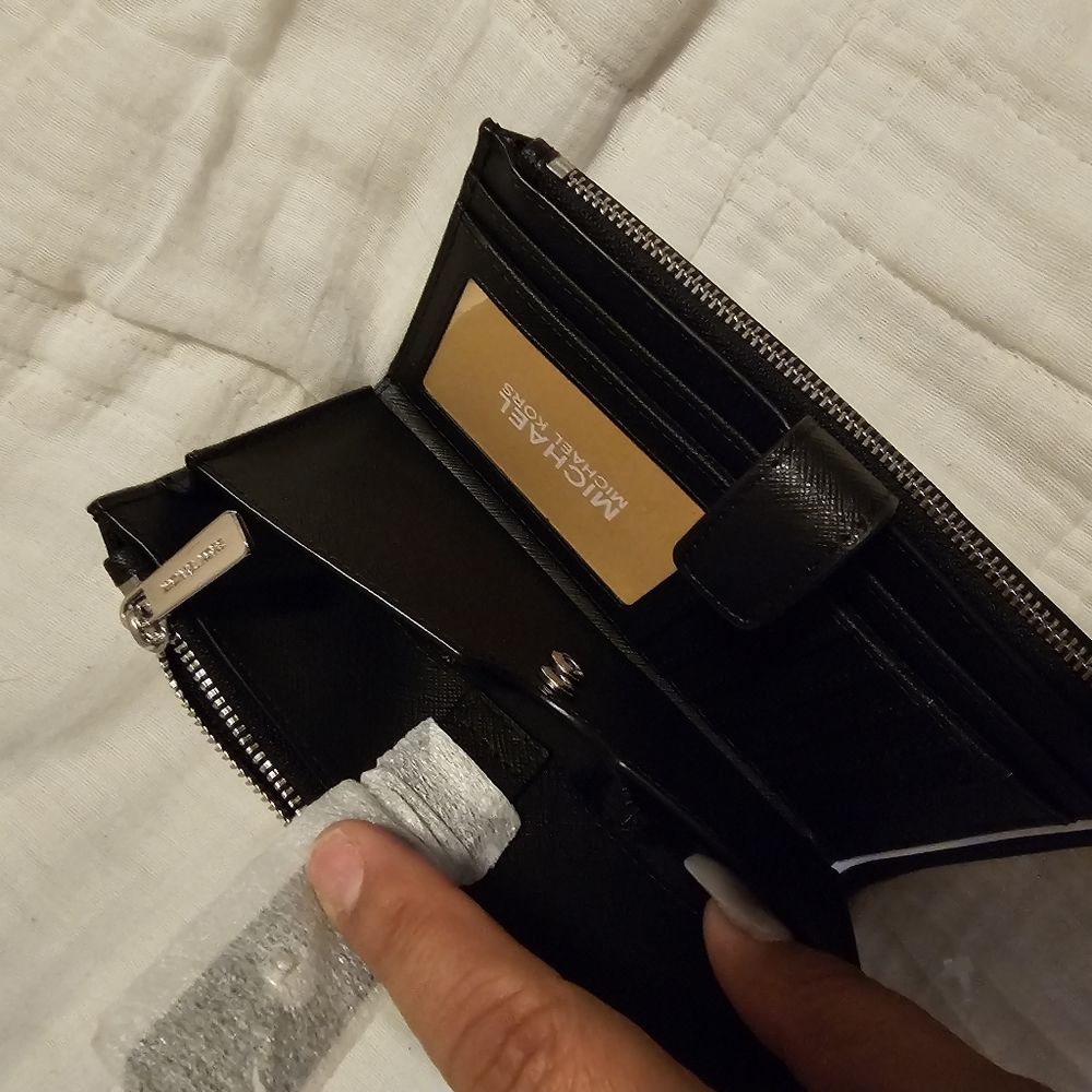 Michael Kors Adele Leather Smartphone Wallet - Picture 4 of 8